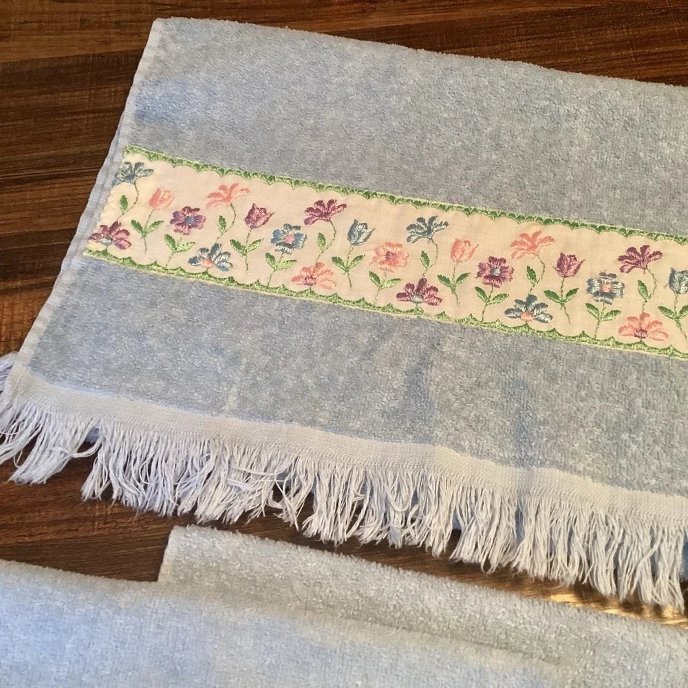 Vintage Cannon Gold Label Powder Blue‎ 4 Piece Bath Set Embroidered Flowers